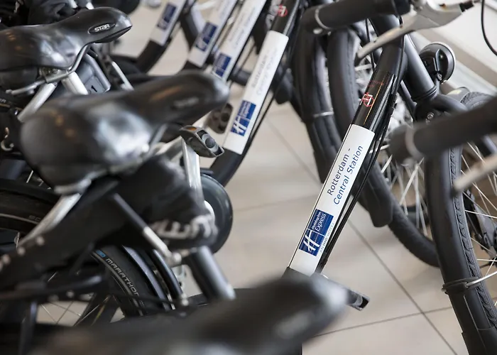 鹿特丹中央车站智选假日酒店 3*