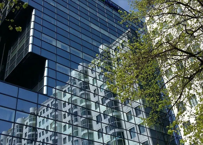 鹿特丹中央车站智选假日酒店 3*