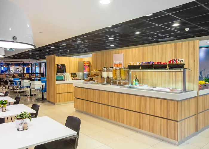 Отель Express - Station By Ihg