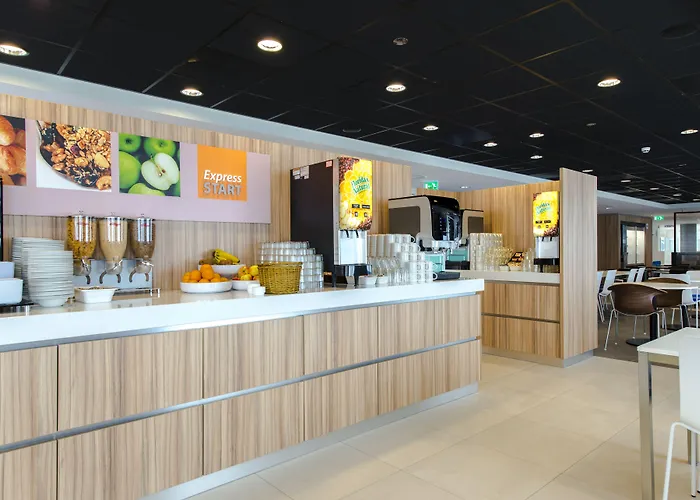 Express - Station By Ihg Отель