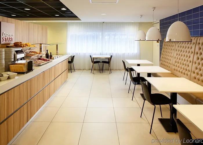 Express - Station By Ihg Отель